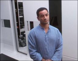 про то что они клоны это я помню, только вот они клоны этого чувака