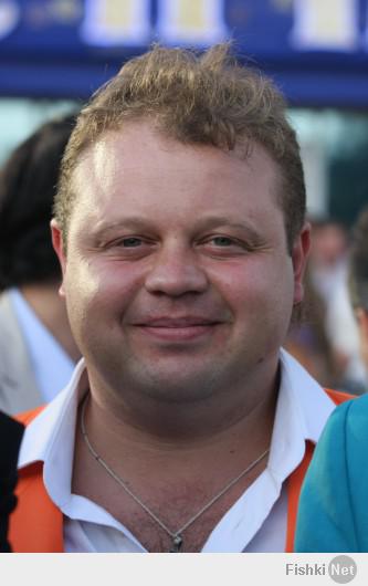 А по–моему– это Евгений Никишин из КВН "Уездный Город" :)