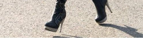 страшна шкура...
Еще и скачет...