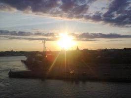 Яхта со встроенным гаражом для катера