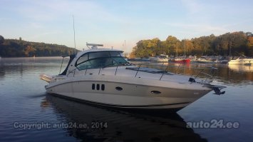 Отец с сыном построили на заднем дворе дома собственную яхту