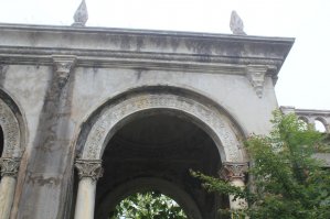 Здание бывшего вокзала в Гаграх