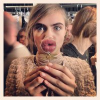 Если бы сиськи Кейт Аптон не слили с icloud, то я бы даже не знал кто это.
А вот Кара мне нравится. Она забавная, хоть и без..