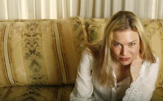 Скорее Рене Зельвегер...