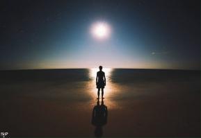 Интересный эффект - можно представить, что мужчина стоит к нам лицом, а можно спиной =)