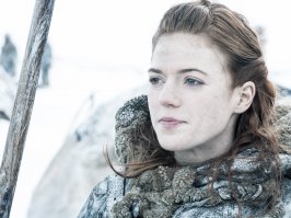 А вот всё понять не могу, та что справа это Роуз Лесли из Игры престолов?