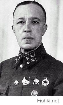 Карбышев Дмитрий Михайлович. Генерал-лейтенант. Был пленён, от сотрудничества с Германскими войсками отказался. Убит в концлагере Маутхаузен.
