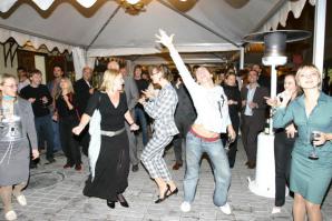 да ладно, так дуреют во всё мире ,только интерьер у каждого свой :)