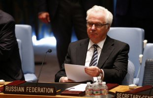 Генассамблея ООН приняла резолюцию о праздновании 70-летия Победы над фашизмом
Документ, соавторами которого стали около 80 стран, в том числе Россия, Белоруссия, Великобритания, Германия, США, Франция и Япония, был принят консенсусом

Резолюция напоминает, что Победа союзников над фашизмом создала условия для учреждения в 1945 году Организации Объединенных Наций, «призванной предотвратить будущие войны и избавить грядущие поколения от их бедствий». В этой связи Генассамблея предлагает всем странам, структурам системы ООН, неправительственным организациям отмечать важную дату «как дань памяти всем жертвам Второй мировой войны». В течение второй недели мая 2015 года планируется провести специальное торжественное заседание Генеральной Ассамблеи в память о всех жертвах войны.