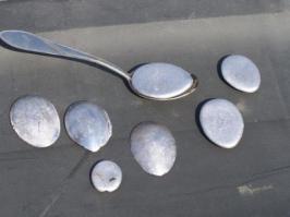 ну и такое думаю все помнят. свинец плавили в ложке.