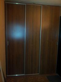 а я малому к школе вот такой стол собрал. строго не судите, я не спец но старался. и делал в прихожей шкаф купе. заказывал паспил, дома собирал. из масива делал шкаф под обувь и под всякие вещь.