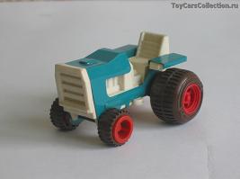 еще одна игрушка дорогая моему сердцу. был такой трактор в комплекте с прицепом 2-х видов,  просто телега и телега с решетчатыми бортами. так как я проводил лето в деревне а дядька был трактористом то и игрушки были связаны с сельхозтехникой, а я будучи ребенком был на 100% уверен что когда выросту обязательно стану трактористом)))) но не срослось.