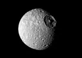 Спутник Сатурна Мимас больше похож.