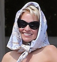 Платочек одела,теперь можно и на лавочку у подъезда...