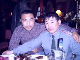 господа умники, перестаньте обсуждать поступок человека которого не знаете. Етот полковник (я его лично знаю мнго лет) в любой ситуации постуит так же, виполняя свой офицерский долг. Радуйтесь засранцы что на вашем веку есть Человеки способные вас прикрыть пока вы глумитесь перед компом. Еслиб все оффы были бы как он солдатским матерям было бы спокойнее. А ему выздоравливать скорее! И ГЕРОЯ ПОЛОГАЕТСЯ