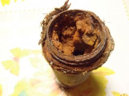 Все трубы забиты этим г...ном, на вид вроде ржавчина. 
Т.к. у меня все трубы или полиэтиленка или оцинковка, встает вопрос о качестве воды от родного Горводоканала. 
ИМХО, за такую воду не я должен платить, а мне должны доплачивать.