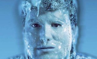 Мужчина опрокинул на себя ведро жидкого азота