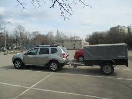 ...владелец дастера два года... мне всё нравится... +поставил ГБО... ))) машина достаточно дешёвая в содержании, если шибко по сильным говнам не лазить то весьма проходимая, да это не бэнтля, это не бизнесс-класс, это не крутой внедорожник типа патруля и это не гоночная тачка (140км/ч оптимальная для неё скорость, можно и быстрее, но 160 уже стрёмно, имхо)... это чисто колхозная тачка, у которой большой клиренс, она пролезет и по сугробу, и по не шибко-то сильной грязи, достаточно вместимая, детали на неё недорогие, и везде их навалом... мне не жалко раздолбать бампер или что либо покоцать, потому что всё это стоит копейки, если сравнивать с более дорогими паркетниками... что касается этого видео, - сдуру можно и *уй сломать... так машина для дачи и рыбалки вполне удобная... я бы посоветовал не брать меньше 2-х литров... для этой машины, комплектацию меньше 135 лошадей я бы не посоветовал... ну и если уж брать, то 4x4    А так конечно же есть тачки круче, но там уже совсем за другие деньги... ))):)