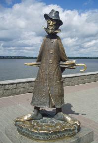 А как же, памятник "Антон Павлович в Томске глазами пьяного мужика, лежащего в канаве и не читавшего «Каштанку»" в Томске?