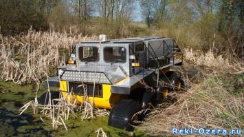 Внедорожник это вот (на фото) это и похожие: Трэкол, Странник, и прочие. Ни один вседорожник (типа джип уаз и пр.) не пройдёт там где подобные ТС.

А на твоих фото вседорожники. Это там, где есть хоть намёк на дорогу. И то только в связке ещё с двумя тремя похожими авто