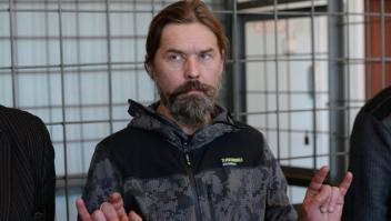 Показалось, или нет:
1. Троицкий (третий справа)?
2. Шевчук?