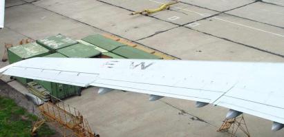 По русскому вестимо у вас дела лучше)) Не факт ведь, что снятый движок сфоткан на фоне того самолёта. И на Ил-76 самолёт совсем не похож, вот фото крыла 76го примерно с того же ракурса.