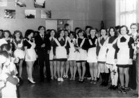 "В мое время девятиклассницы выглядели иначе..."