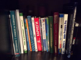 Моя небольшая библиотека. Мировая классика и прочее достойное чтиво, держу в электронном виде, так удобнее читать в дороге.