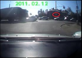 Как раз в момент удара сменился светофор.