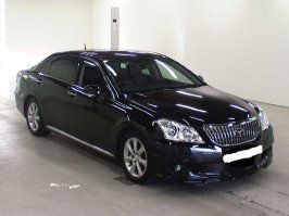 вот Краун 2013 года, смысл ставить и сравнивать короллу и краун?