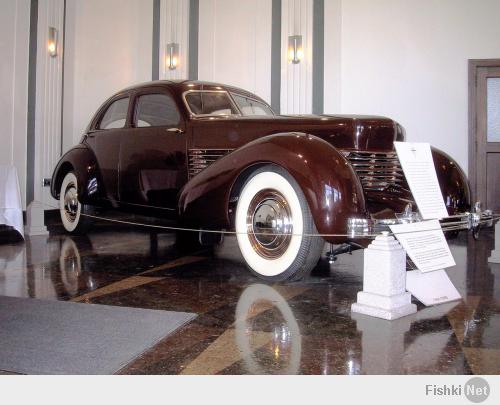 На легковом автомобиле Cord 812 турбонаддув был применен еще в 1937 году.