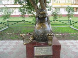 Ну если "Русалка" и "Писающий мальчик" - величественные статуи, то вот: г. Томск.