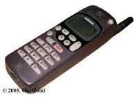 В 1998 году, ехал в маршрутке, зимой. Авария, туда-сюда, опрокинулся бусик на бок(левый). Как счас помню: форд "транзит", крепления для молоточьков есть, а хамеров - кирдык! Либо - скомуниздили, либо - прихватизировали. не суть  -дело.
Был у меня на поясе: Nokia 1610, вот я им стекло боковое и ******... разбил, короче.
ЗЫ. Счас, конечно, смехуёчки, тогда - страшно было РЕАЛЬНО!
ЗЗЫ. Вот то, был "Гаджет"(многофункцианальное устройство)! А счас? ифоны, гнусмасы, и тд, ни пиво открыть, ни отбиться от фулюганов.