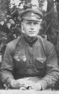 Мой прадед Симаков Павел Георгиевич, стрелок 289 стрелковой дивизии, рядовой, погиб в бою 11 февраля 1942 года в районе 14 разъезда Кировской ж/д Медвежьегорского района Карело-Финской ССР. Вечная слава героям!