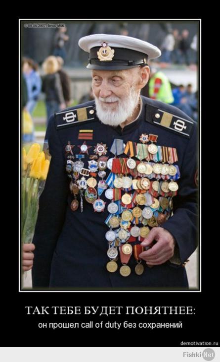  Ветеран принес свои медали в музей