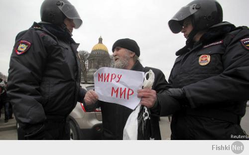 75–летний блокадник Игорь Андреев, инвалид 2–й группы, был задержан за участие в антивоенном митинге с плакатом «Миру–мир», провел в полиции сутки