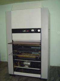 Копировальный аппарат времён СССР РЭМ-600. Ширина копии 60см длина - длина рулона бумаги, вес аппарата 690кг. Выпускался в г.Грозный завод Электроприбор (может ещё где по Союзу). Били ещё модели РЭМ-420 и РЭМ-300 (последний мог на столе поместиться). Тот, кто имел доступ к этим аппаратам, был очень уважаемым человеком у любителей сам.издата, но расходные материалы к ним (в основном селеновый барабан) были на отдельном учёте...