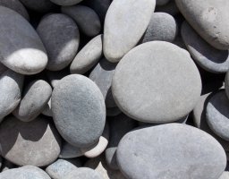 Можно взять гальку, она гладкая, круглая, без углов, они ей и пользовались. Обычный булыжник не подойдет-травмоопасный.:) Камень был широко распространен среди жителей Памира, почему-не знаю, то ли глины мало, то ли камней много.:)