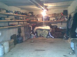 Та нееее это понты какие то. Ну а если дождь на улице как в такое место грязную машину загнать? Или маслице поменять?  

Вот я понимаю гараж.