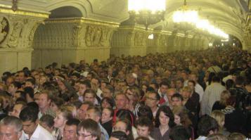 Вы сколько раз  Московским метрополитеном в год пользуетесь то Алексей?