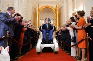 Медведев опубликовал в Instagram "селфи" в лифте