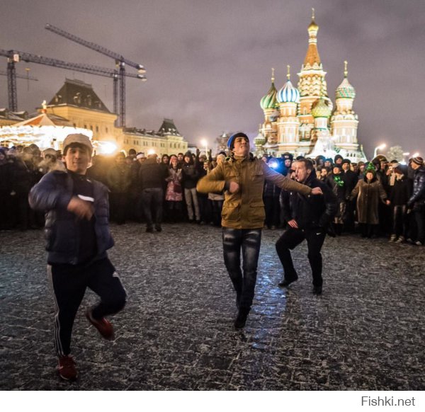 Не фэйк,Красная площадь 2015 год,все танцуем лезгинку.....