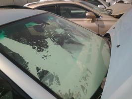 краска на заднем сидении? - пффф! 
к нам лексус привозили летом, дядька краску вёз в багажнике и попал в ДТП. машину страховая приговорила на утилизацию. отчистить не возможно, а замены требуют все салонные элементы)))