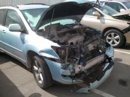 краска на заднем сидении? - пффф! 
к нам лексус привозили летом, дядька краску вёз в багажнике и попал в ДТП. машину страховая приговорила на утилизацию. отчистить не возможно, а замены требуют все салонные элементы)))