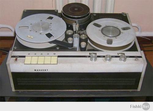 Вот "Малахит" 1967 года.. 

Ниже пара фоток "Электроника-591" и камера к нему. 
А еще были "Спектры". Цветные!
