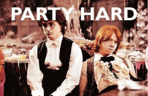 А почему жених не в "парадной мантии" Рона Уизли?