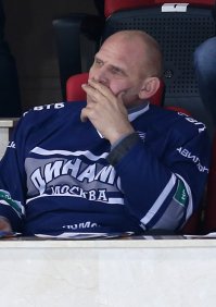 Недавно видел его на хоккее: