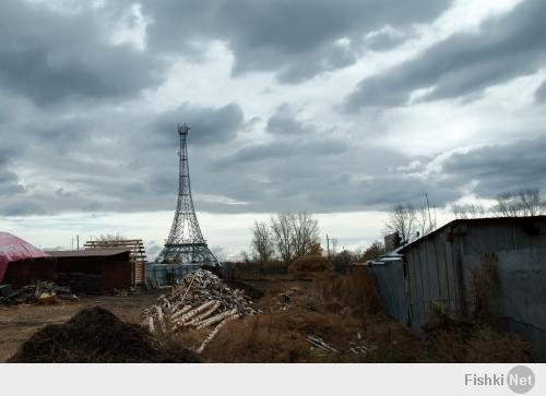 Надо было так «Париж — село в Нагайбакском районе Челябинской области, основано в 1842 году»
В 2005 году была торжественно открыта мачта сотовой связи, выполненная в виде Эйфелевой башни, местная достопримечательность.