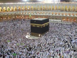 Напоминает Каабу, мусульманскую святыню