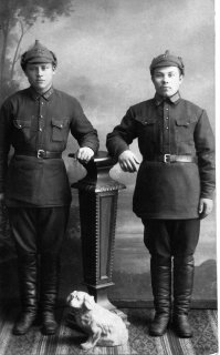 Из домашнего архива, не знаю кто эти люди, родственники или знакомые, но бабушки с дедушками эти фото бережно хранили.